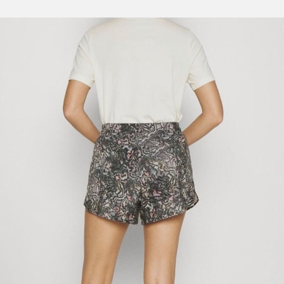 EUC Athleta Crossroads Shorts - XS - Picture 2 of 9